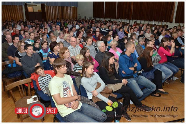 Številni obiskovalci so uživalil v poznem nedeljskem popoldnevu, ki so jim ga pripravili Poetovci in ostali gostje